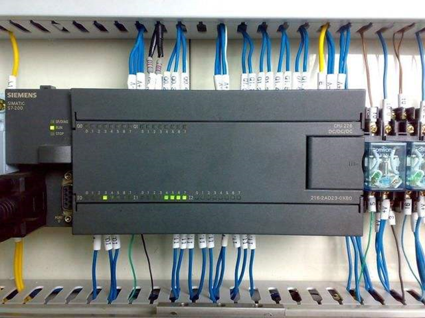 PLC控制新時代：智能化、高效化的選擇